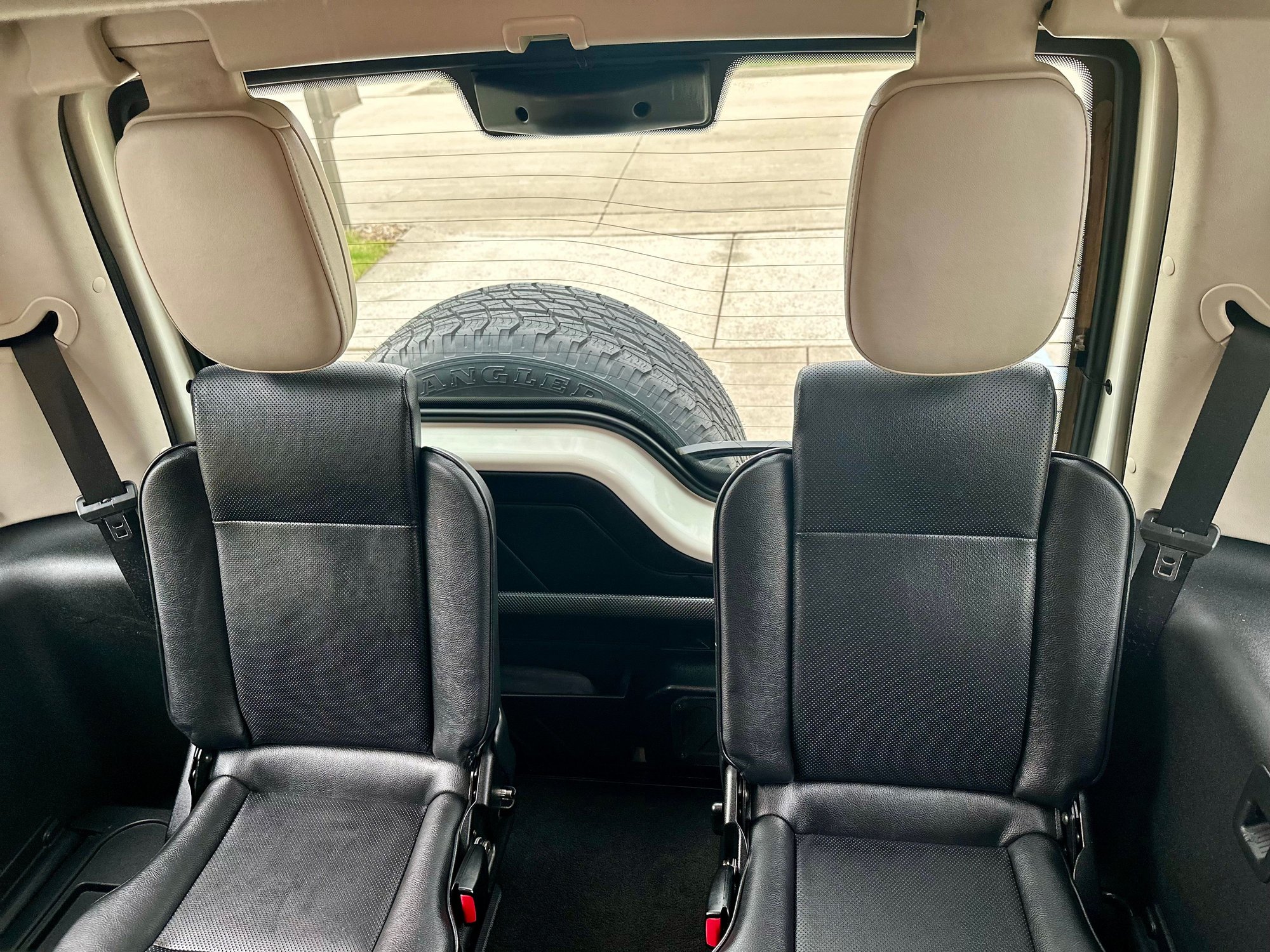 2004 Land Rover Discovery - 2004 Land River Discovery - Used - VIN SALTW19494A865677 - 115,000 Miles - 8 cyl - 4WD - Automatic - SUV - White - Normal, IL 61761, United States