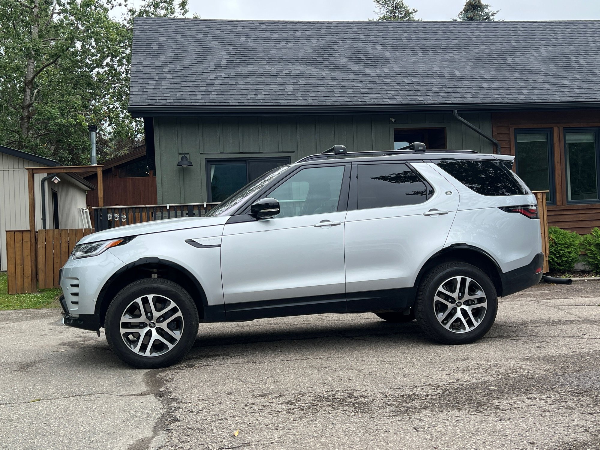 Defender 5095 wheels on 2023 Discovery HSE R-Dynamic