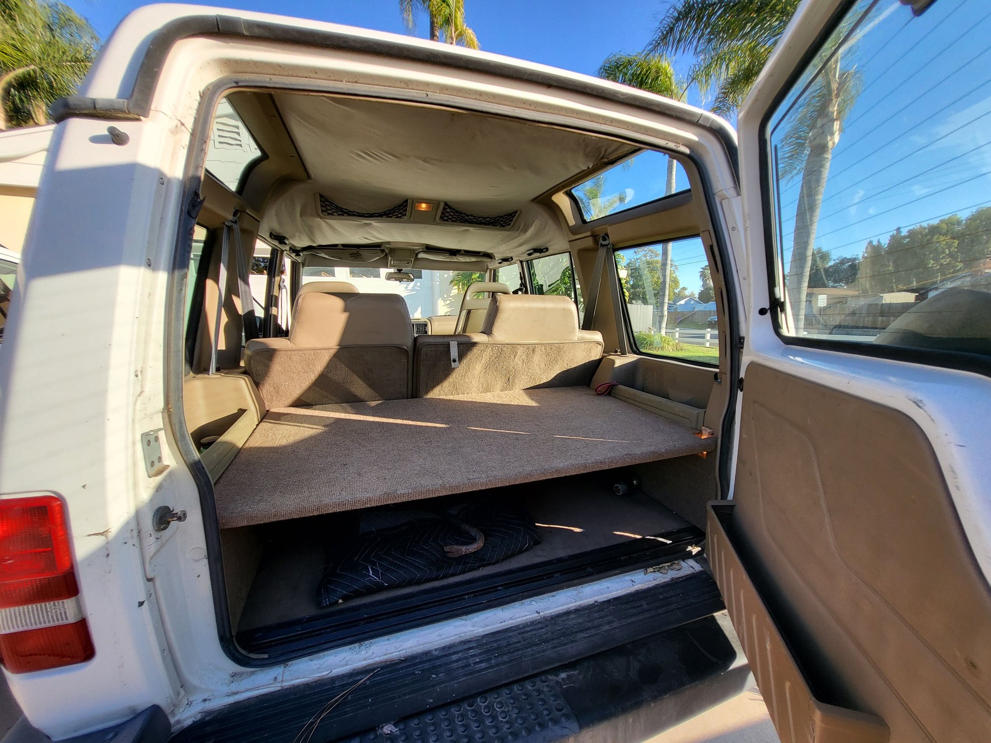 1995 Land Rover Discovery - 1995 Discovery for sale - low miles - Used - VIN SALJN1240SA141491 - 106,453 Miles - 8 cyl - 4WD - Automatic - SUV - White - San Diego, CA 92117, United States