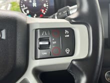 Steering wheel without Adaptive Cruise Control (no follow distance icons).