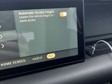 Confirmed access height was on, but vehicle does not auto lower when doors opened, a cool feature. I wish they'd also do this when offroad in a terrain response mode ... 