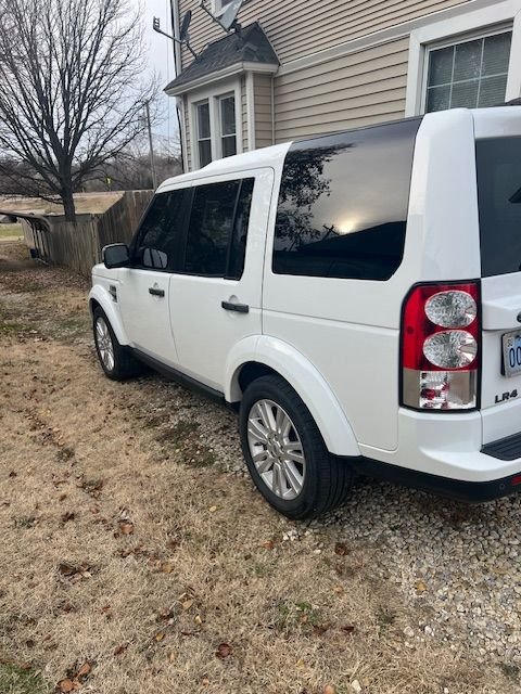 2011 Land Rover LR4 - 2011 Land Rover LR4 HSE - Used - VIN SALAK2D49BA556501 - 168,139 Miles - 8 cyl - 4WD - Automatic - SUV - White - Wellington, KS 67152, United States