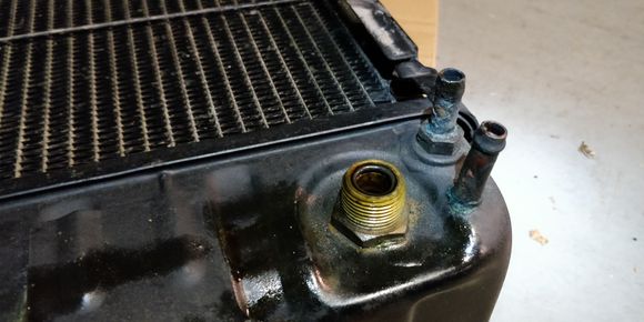 Oil connector