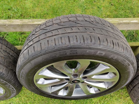 Refurbished wheel and used tyre