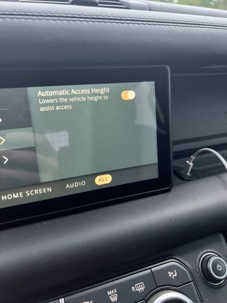 Confirmed access height was on, but vehicle does not auto lower when doors opened, a cool feature. I wish they'd also do this when offroad in a terrain response mode ... 