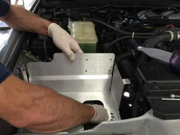 The Columbia Overland Dual Battery tray isn't real close to fitting in the facelift ('03-'04) D2. I had to call in my friend Jahn from Rovin Rovers to fabricate two additional mounts.