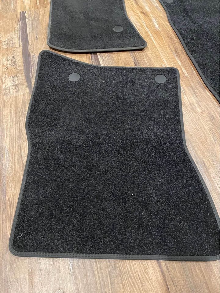 Interior/Upholstery - OEM 2020+ Land Rover Defender carpet floor mats - Used - 2020 to 2025 Land Rover Defender 110 - Chicago, IL 60045, United States