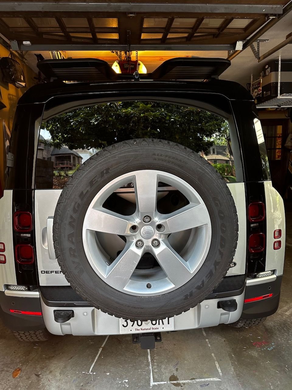 2022 Land Rover Defender - 2022 Defender 110 SE with all the extras + ext warranty - Used - VIN SALEP7RU7N2069448 - 25,200 Miles - 6 cyl - 4WD - Automatic - SUV - Silver - Little Rock, AR 72207, United States