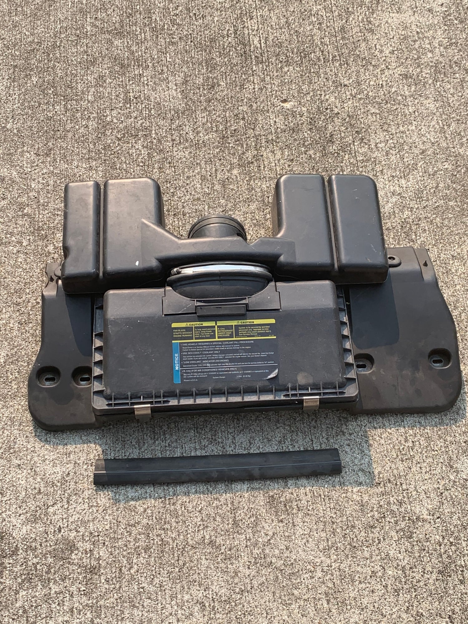 Engine - Intake/Fuel - Air lid and base - Used - 1998 to 2002 Chevrolet Camaro - Lebanon, OH 45036, United States