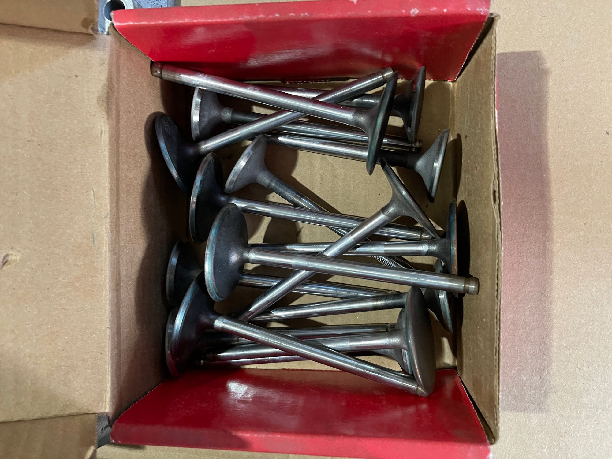 Engine - Intake/Fuel - LQ4/LQ9 317 heads - Used - 0  All Models - West Bend, WI 53090, United States