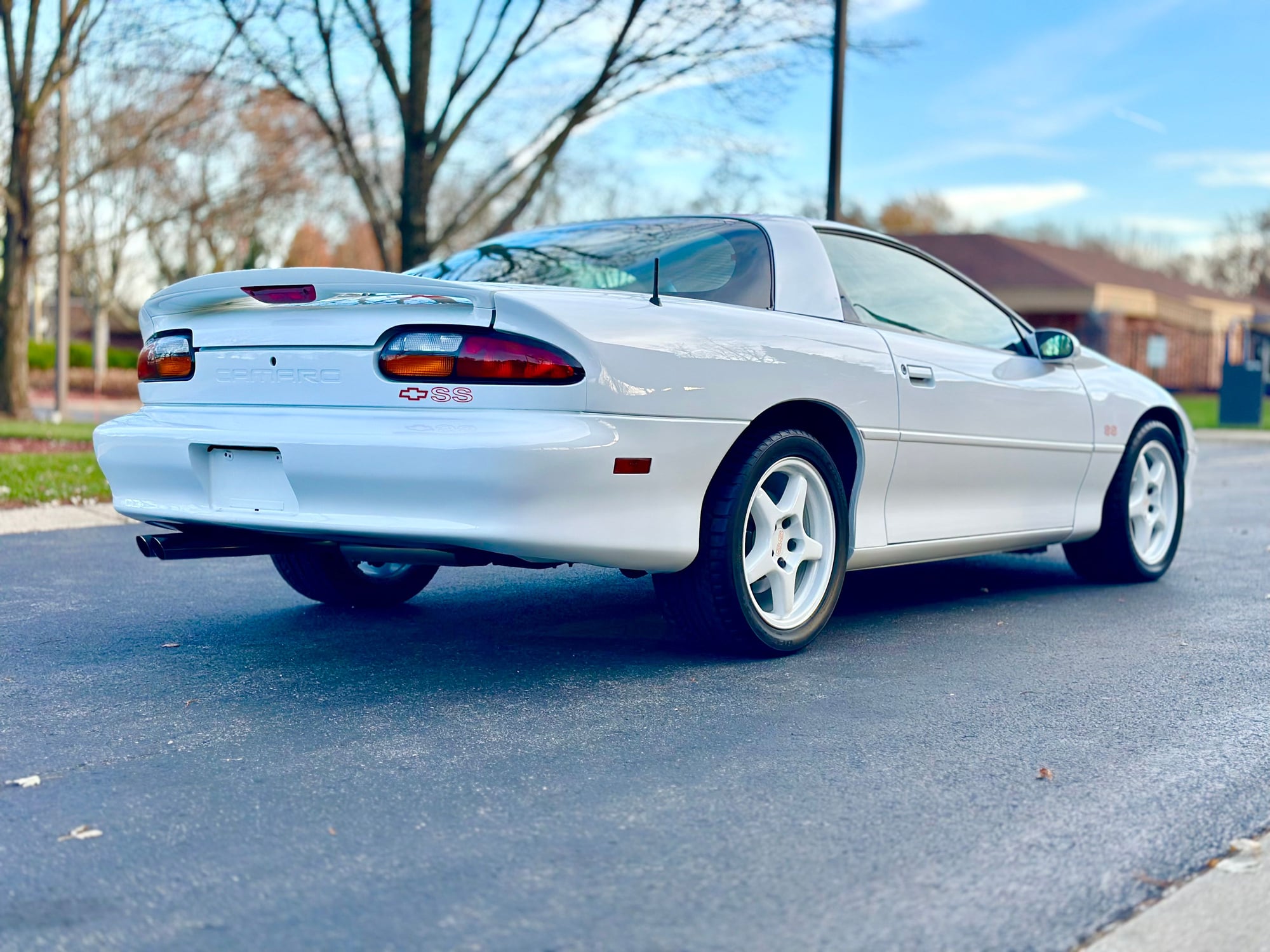 1997 Chevrolet Camaro - 1997 Camaro SS Anniversary Hardtop Manual No Mods 17k miles - Used - VIN 2G1FP22P2V2129500 - 17,300 Miles - 8 cyl - 2WD - Manual - Coupe - White - Palos Heights, IL 60463, United States