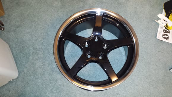 Picked up four 18"x9.5" c5 replicas from OE wheels.