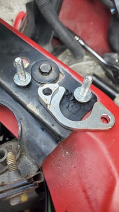 tried to install this bracket, but could not get the bolts in with this thing. definetly a engine out of the engine bay task. could not drop the front of the oil pan far enough to slide the lower bolt in. would have to drop the kmember about an inch to clear it, and just aint gonna go through all that for a tiny bolt. 