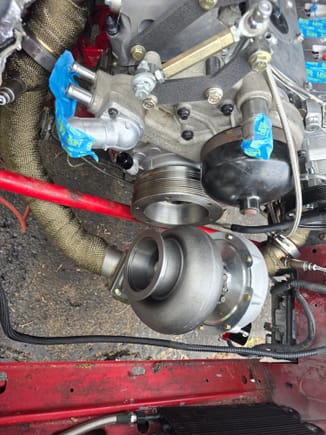 Another view id the turbo. Lots of clearance