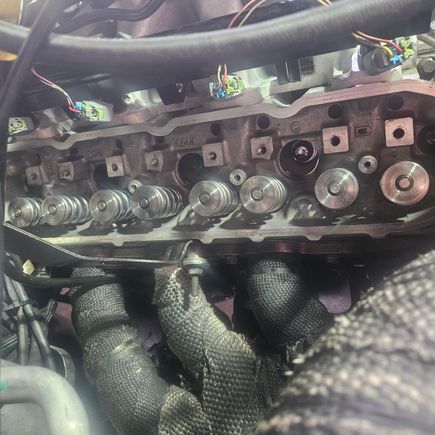 Put some new titanium springs in the truck, ive had the springs that are in the truck around 3 years so decided to put some new titanium ones to go along with the che trunnion upgrade 