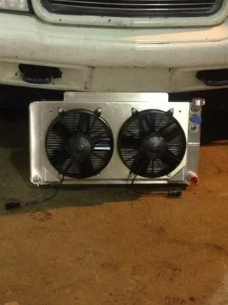 Current Performance Radiator with Fan shroud and Fans