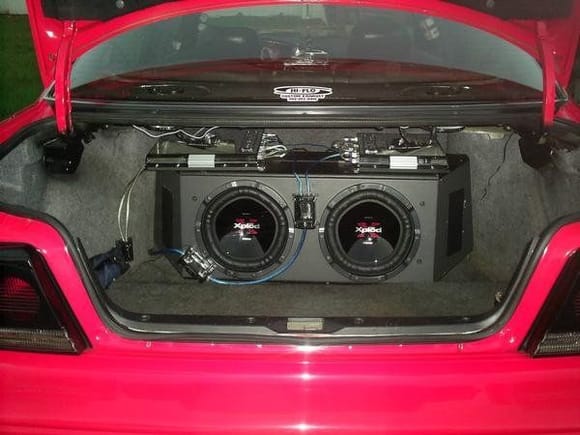 Clarion touch screen headunit
front speaker 6.5 with 1 inch tweeter componente Audiobahn
Rear speaker 6X9 3way competition Audiobahn
Subs 2 10` Sony Xplod in a custome made box

Amps are a 4 Channel 800 wtts for inside speakers
and a Mono 2 channel 1200 wtts for the subs