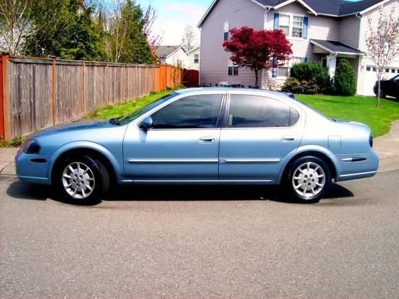 side view with roof spoiler and headlights. rims coming soon