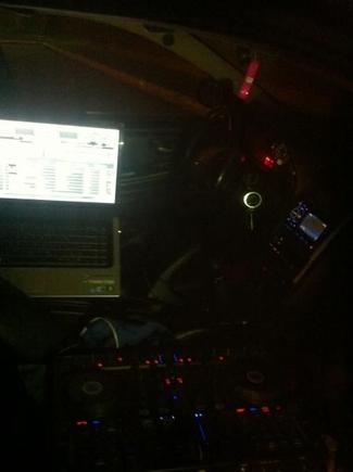 maxs upgraded audio traktor control S4 = party mobile :D