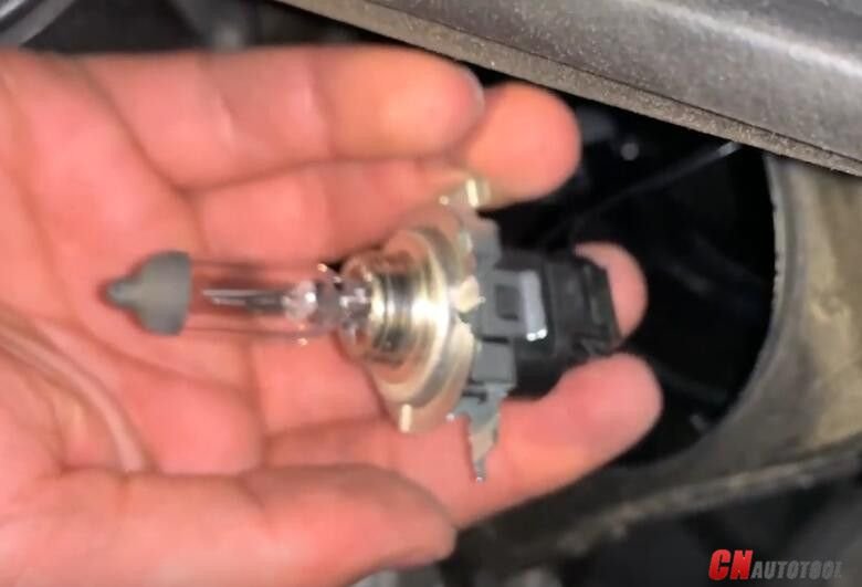 How to Replace Cornering Light Bulb for Mercedes Benz by Yourselves