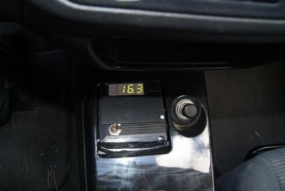 Digital Thermometer (external sensor underneath trunk)