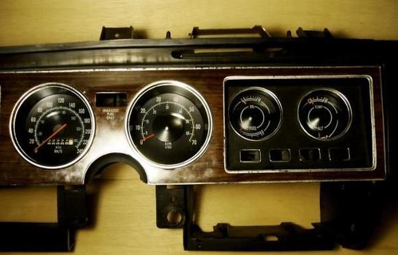 005   Stock Magnum dash 02