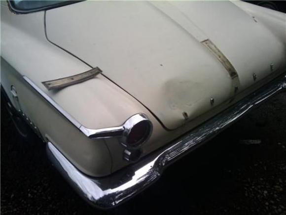 lola vandalized . pried off deck lid badge, kicked in deck lid. still getting around to fixing. pisses me off big time...$500-700 worth of damage to her body.