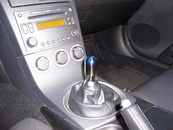Evo-R Titanium shift knob w/aluminum base collar.
