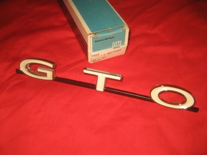 NOS 1964-66 Pontiac GTO Grille Emblem