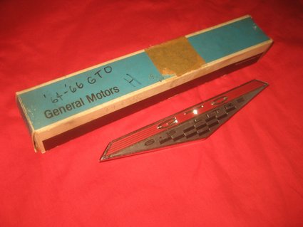 NOS 1964-68 Pontiac GTO Front Fender Emblem