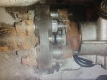 This is a pic I've found on the forum of an escort rubber fitted to a saph... The shaft centres don't connect In any way.