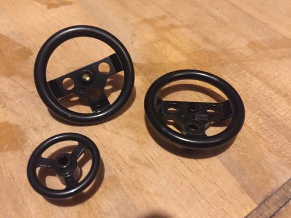Kit came with the tiny steering wheel for the truck and larger one for controller, small one looks silly so off to spares again lol