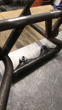 I love the little lugs here to hold the diff