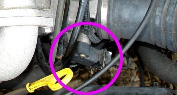 It is the type clip that goes around the plug here. My plug goes on to the distributor.