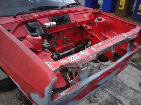 the old 950cc engine is all whipped out to make way for the 1600 zetec, peoples are always telling me i should drop a 20lr zetec in, but when ya working with a budget that don't exist you just have to take what is at hand some of the times!