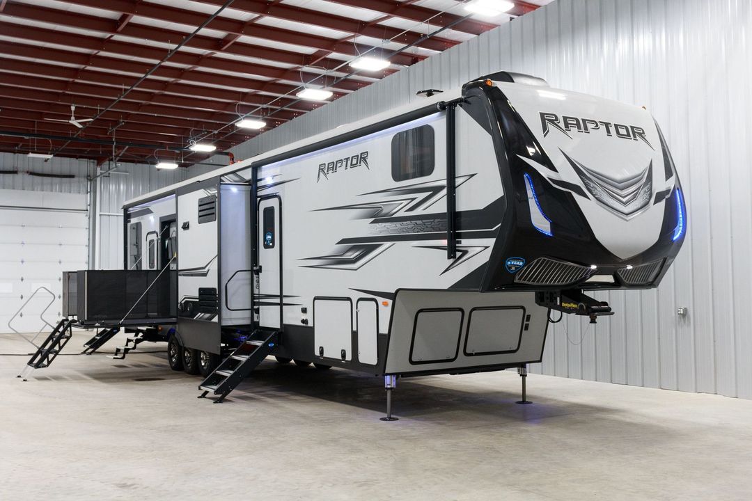 New 2018 Keystone Raptor 428 5th Wheel Toy Hauler Camper Tra for Sale