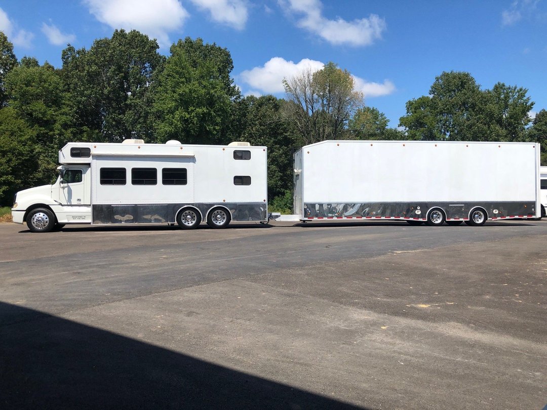 2003 S&S TOTERHOME & 38' LIFTGATE RACE TRAILER for Sale in Paducah, KY
