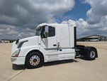 2016 Volvo VNL430 with sleeper  for sale $58,000 