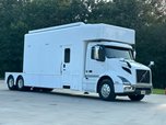 19 Showhauler Toterhome  