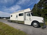 2004 Renegade Tandem Axle Toter 23’ Box w/ Rear Bedroom