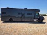 Freightliner toterhome   for sale $88,900 