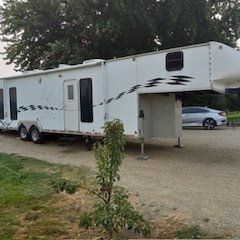 40’ 5th wheel Car Hauler w/RV Living Quarters  for Sale $19,500 