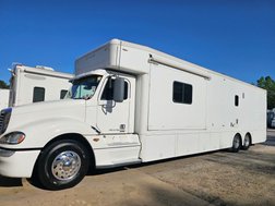 2005 SHOWHAULER GARAGE 