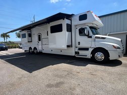 Looking for: 👉 2021 or NEWER Super C Motorcoach