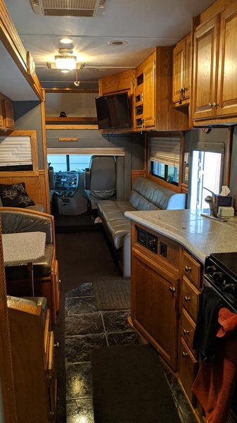 2005 32' RENEGADE TANDEM AXLE MOTORHOME for Sale $125,995