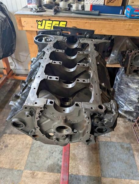 350 4 bolt main  for Sale $1,600 