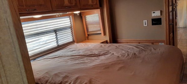 2011 Haulmark 45' Motorhome Bath & Half 2 Slides