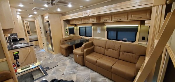 Brand New 2019 ShowHauler 4 Slide 45' 1.5 Bath for Sale $389,000