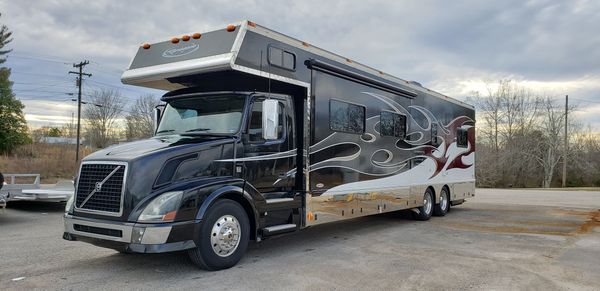 2009 Renegade 45' 3-Slide Motorhome/Toterhome