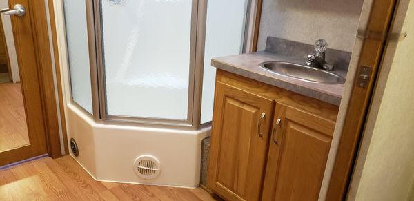 2005 Haulmark 42' Motorhome Toterhome Mercedes 450HP 2-Slide